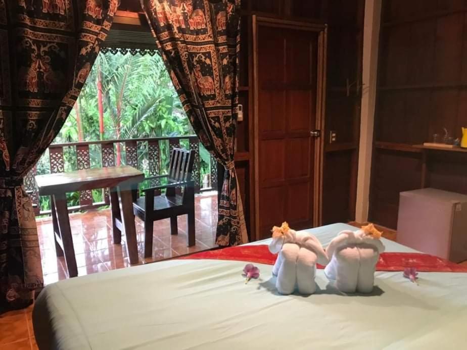 Khao Sok River & Jungle Hotel 3*