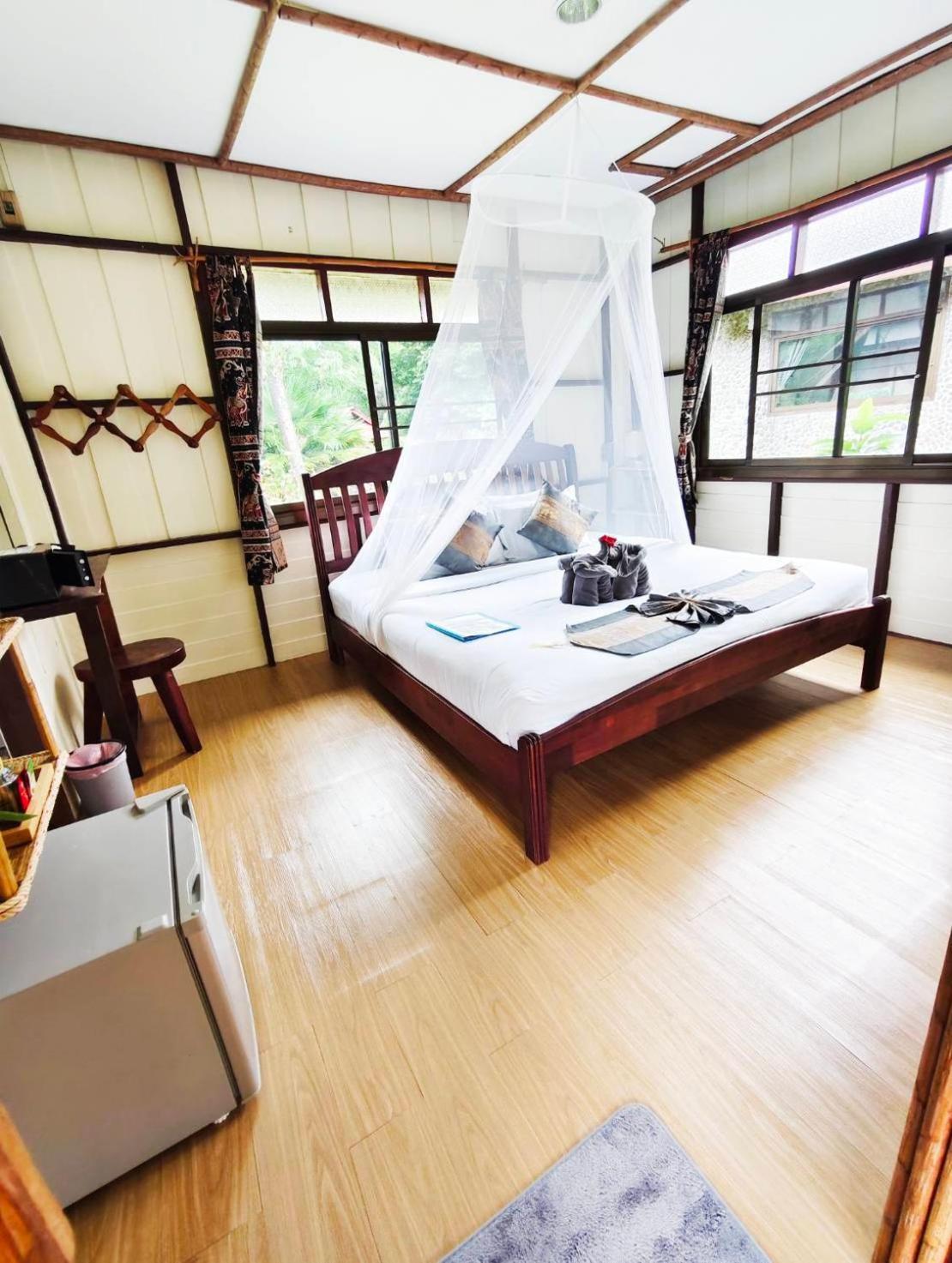 Khao Sok River & Jungle Hotel